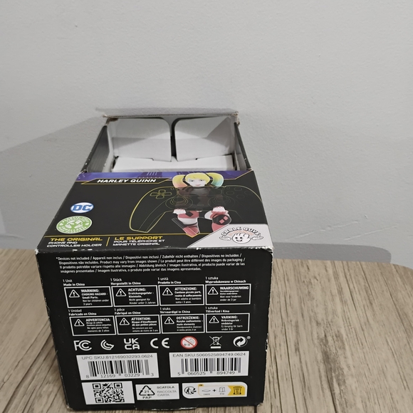 Harley Quinn Phone And Controller Holder - Picture 5 of 7